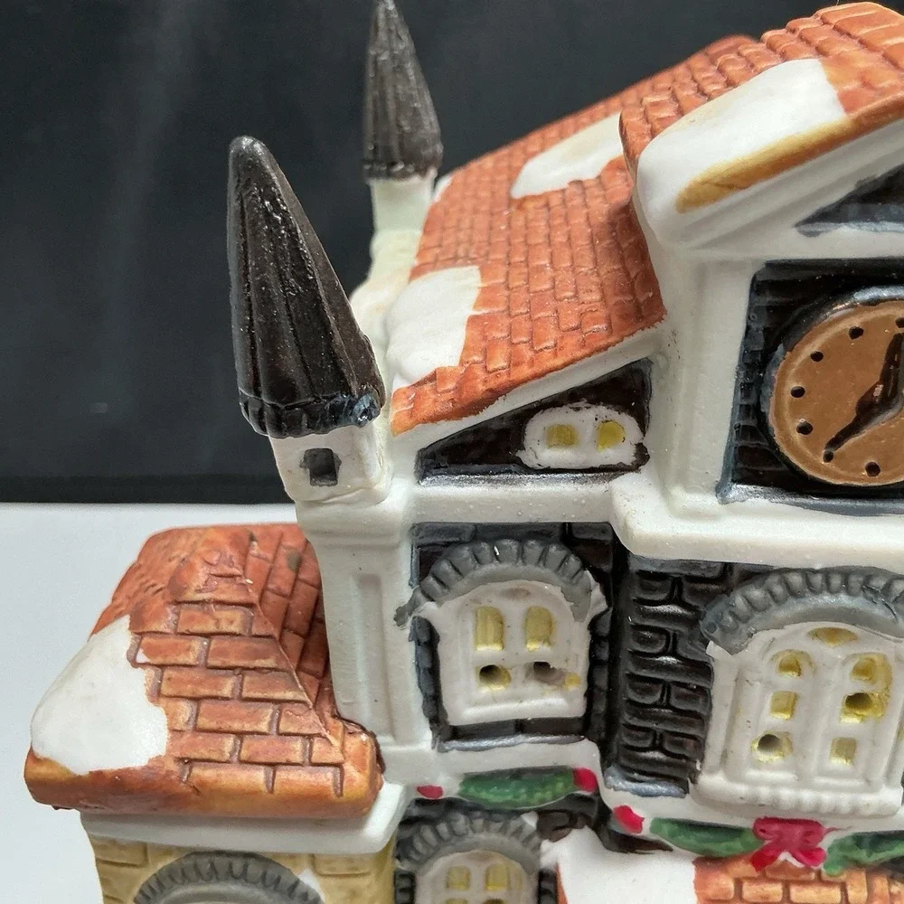 1994 TRIM A HOME HOLIDAY HOME MEMORIES CERAMIC CITY HALL - 7.5
